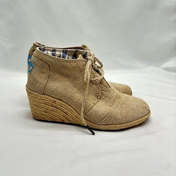 Toms cream color wedge heel botties size 7.5 - Picture 4 of 8